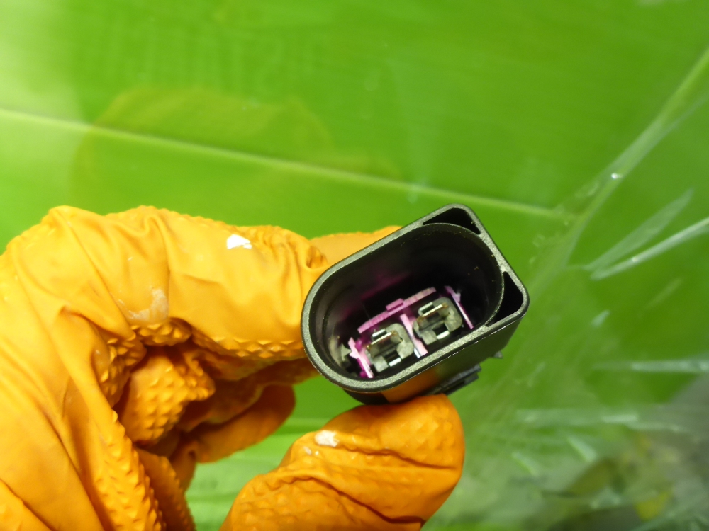 Стекло лобовое