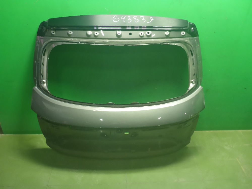 Дверь багажника