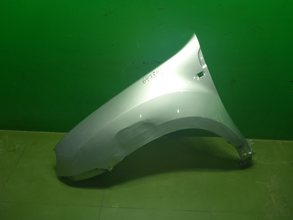 Крыло переднее левое