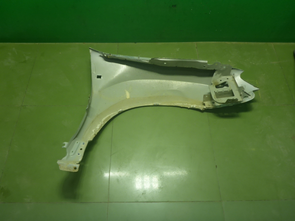 Крыло переднее левое