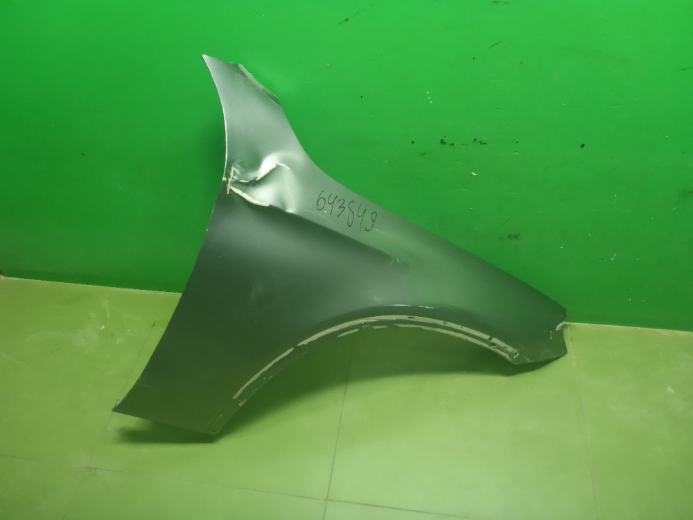 Крыло переднее левое