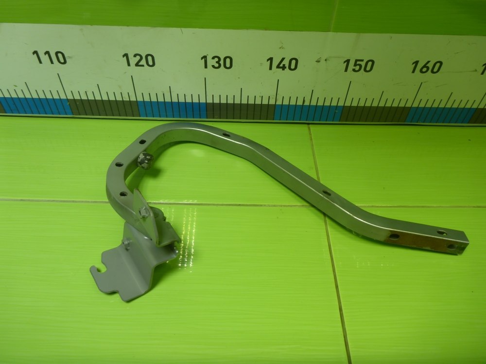 Петля крышки багажника