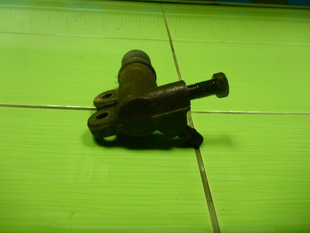 Цилиндр сцепления рабочий