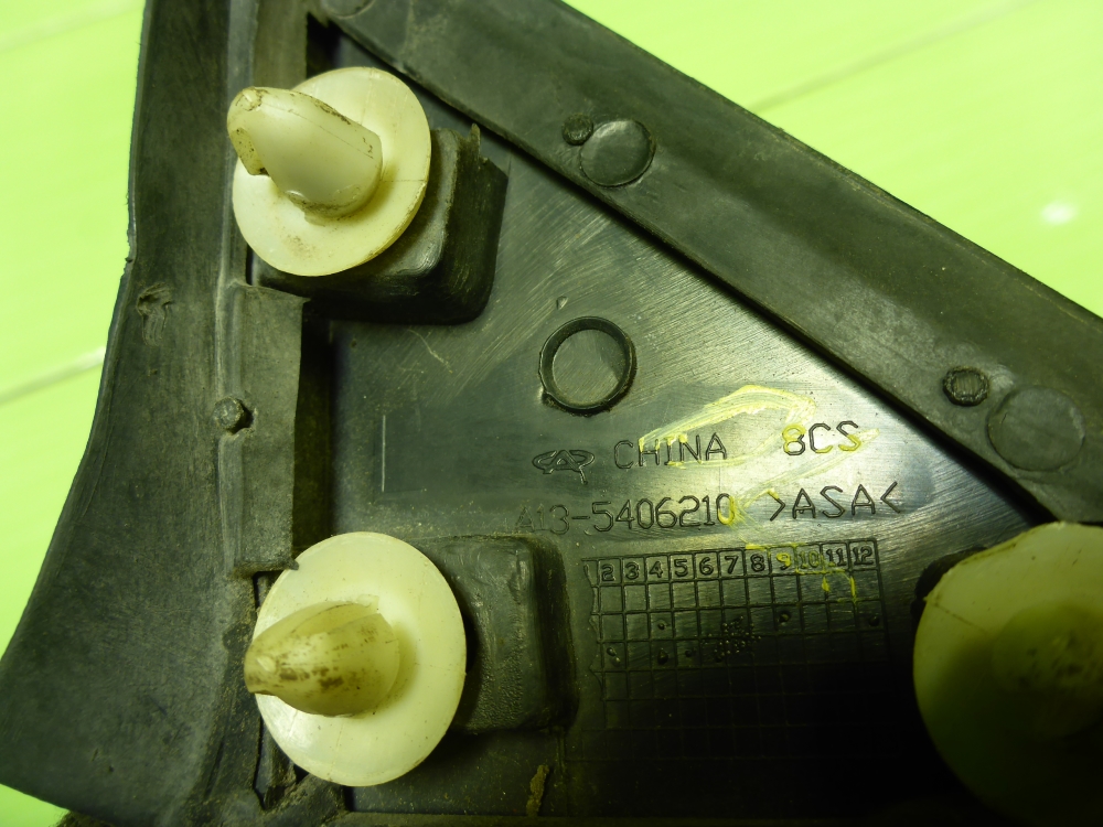 Накладка переднего крыла левого