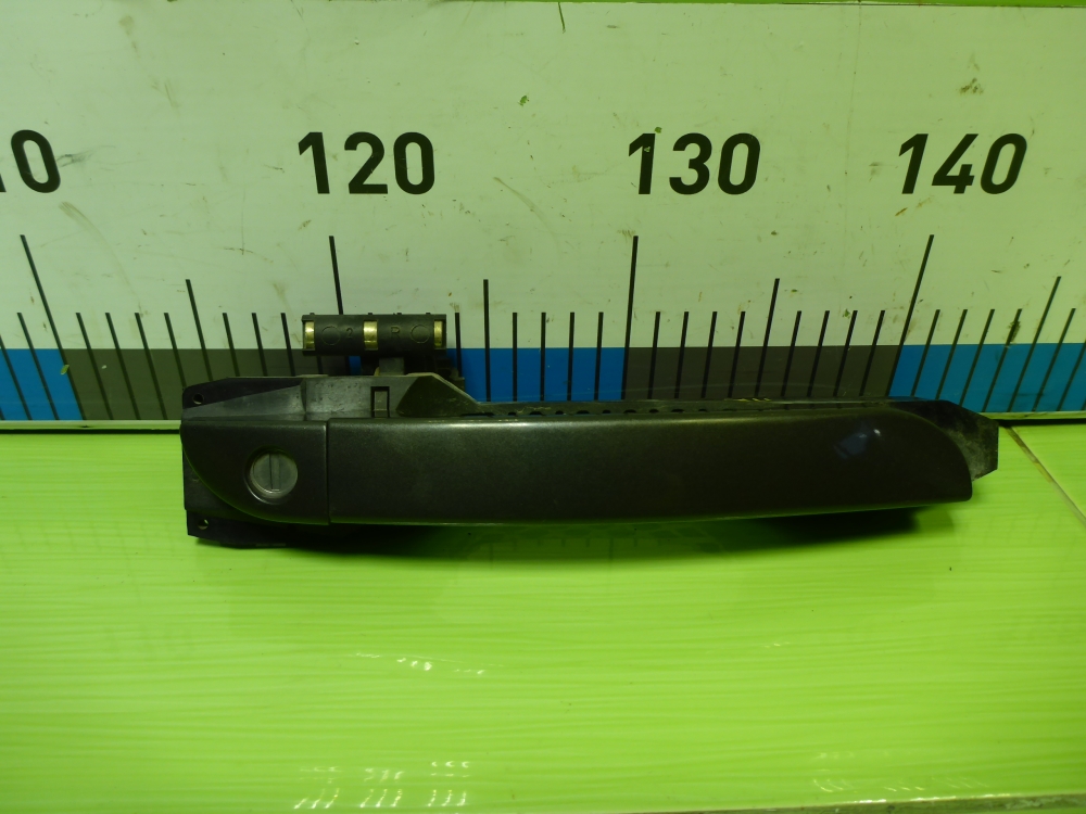 Ручка двери передней наружная правая