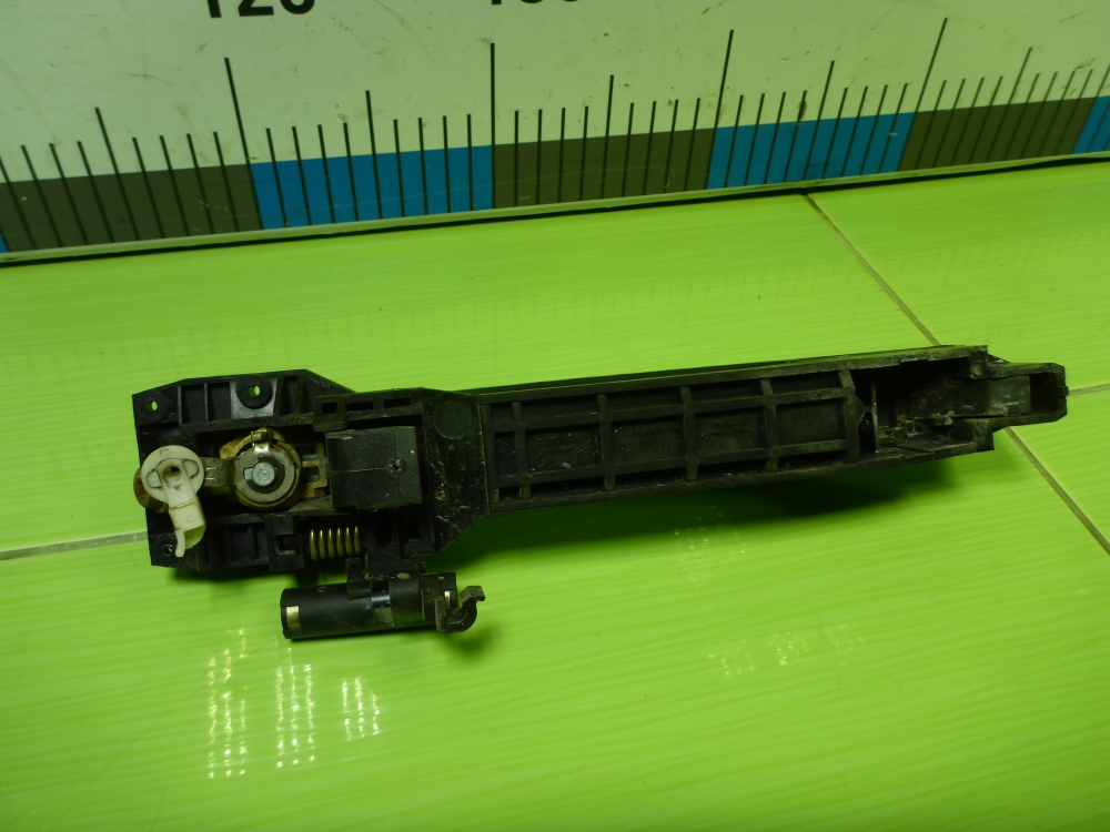 Ручка двери передней наружная правая