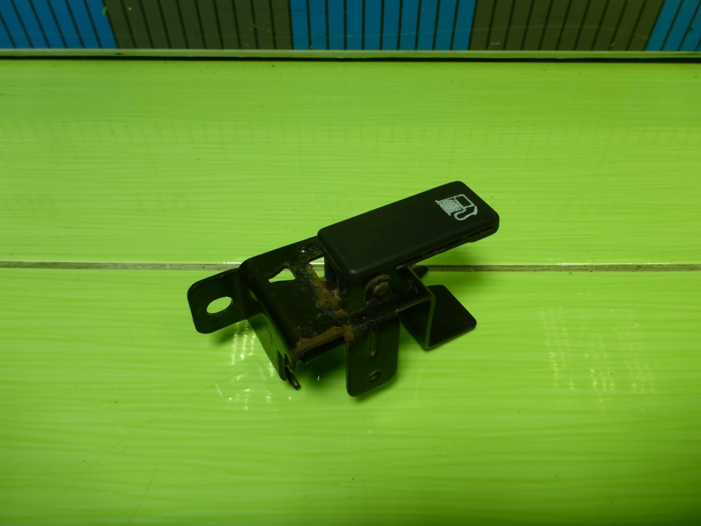 Ручка открывания лючка бензобака