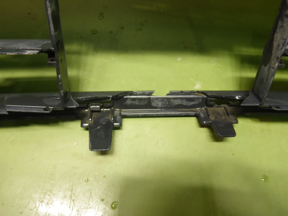 Решетка в бампер центральная