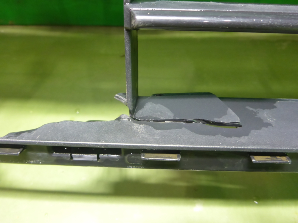 Решетка в бампер центральная