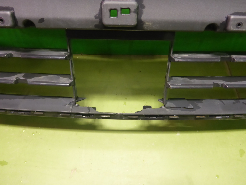 Решетка в бампер центральная