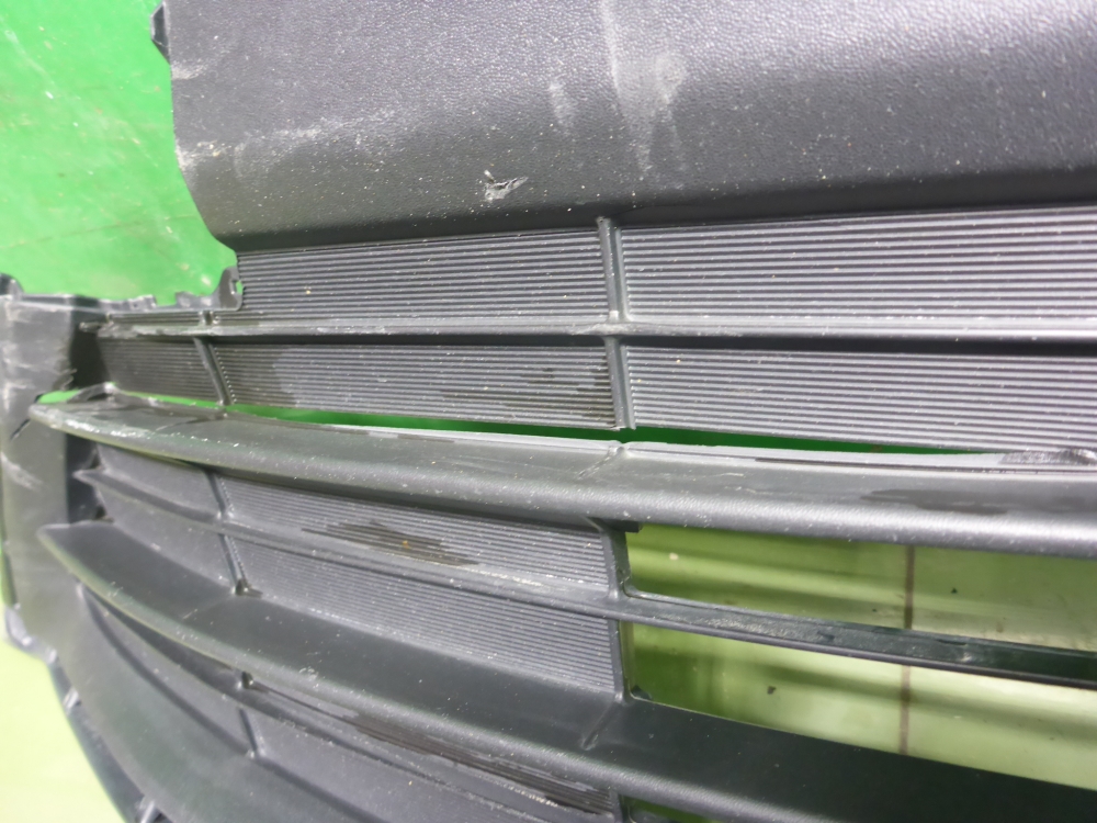 Решетка в бампер центральная