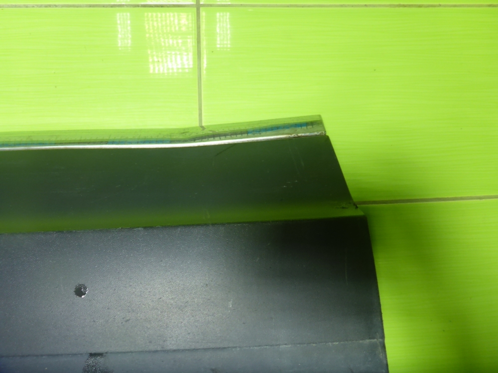 Накладка двери передней левой