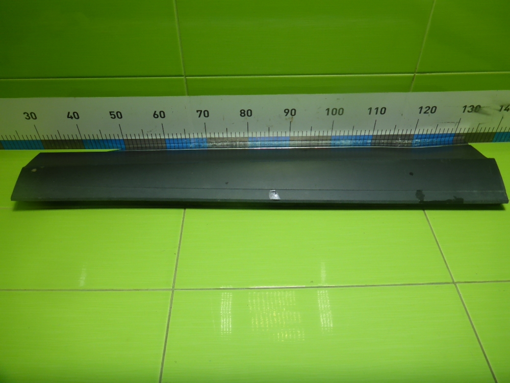 Накладка двери передней левой