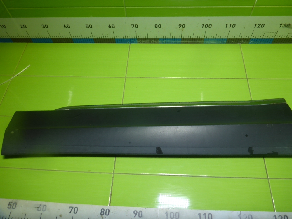 Накладка двери передней левой