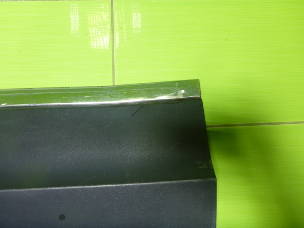 Накладка двери передней левой