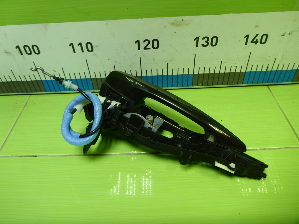 Ручка двери передней наружная правая