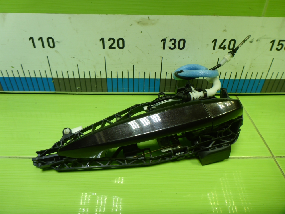 Ручка двери передней наружная правая