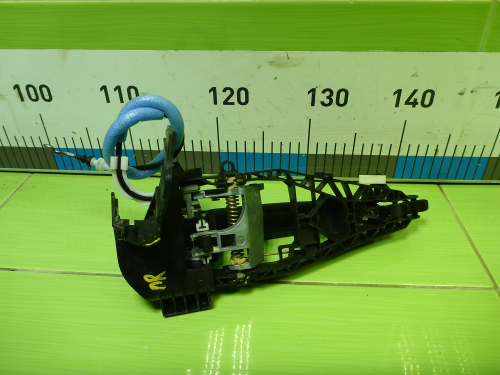 Ручка двери передней наружная правая