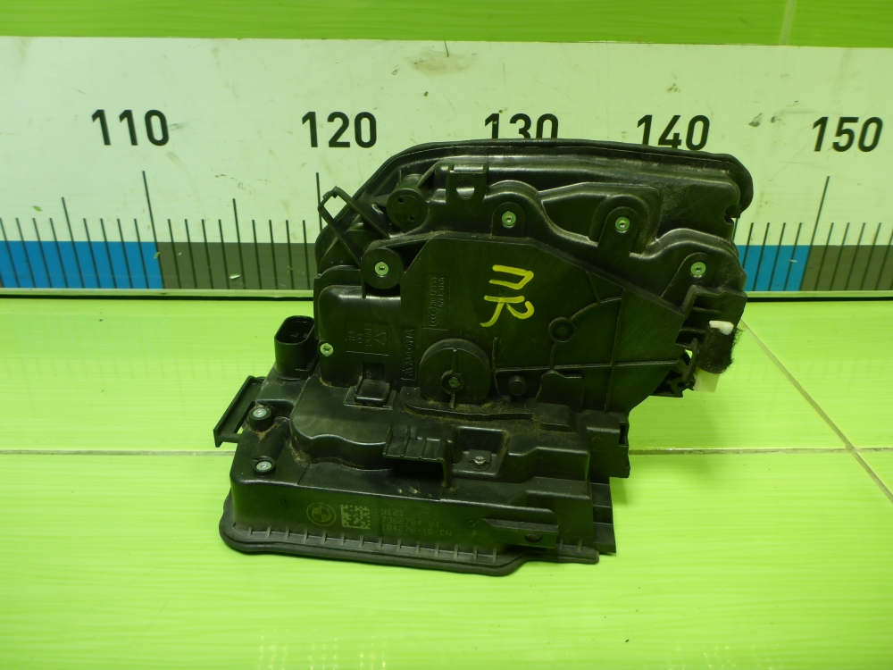 Замок двери передней правой