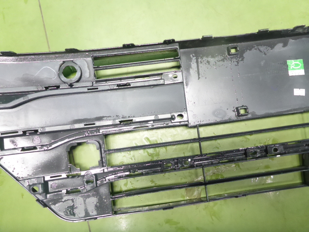 Решетка в бампер центральная