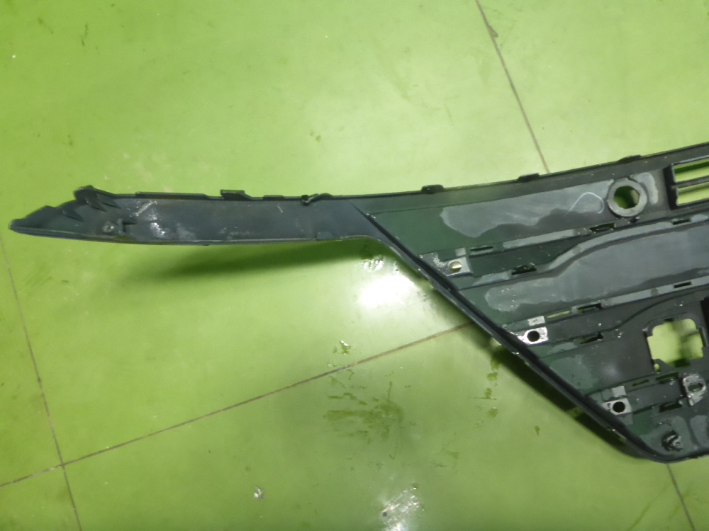 Решетка в бампер центральная