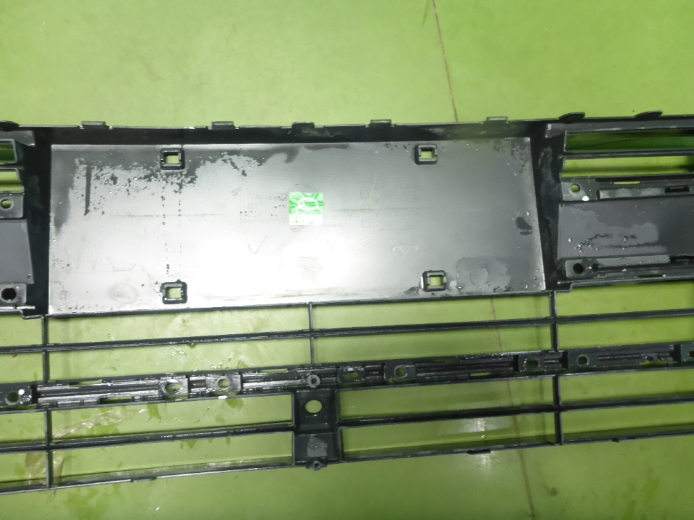 Решетка в бампер центральная