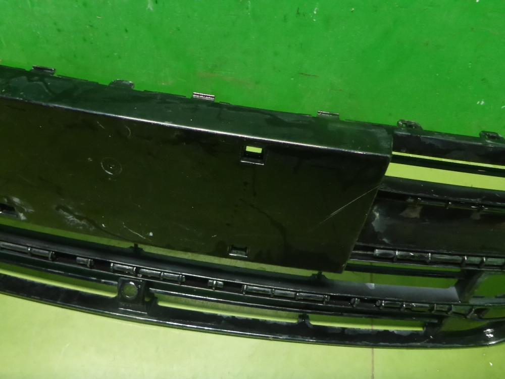 Решетка в бампер центральная