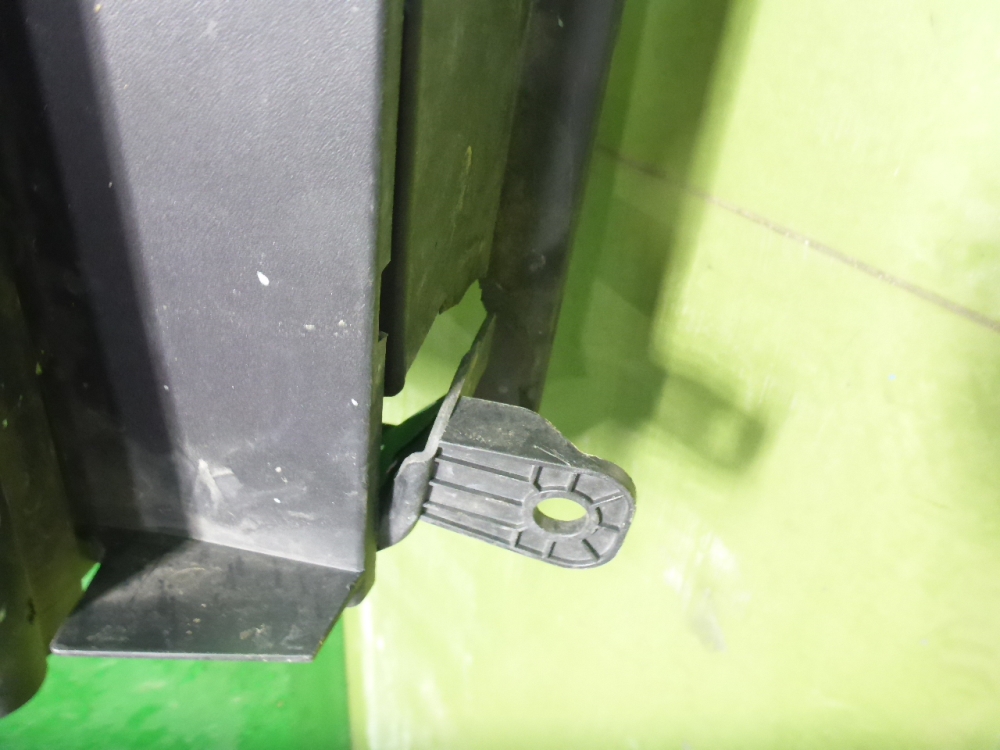 Решетка стеклоочистителей (Жабо)