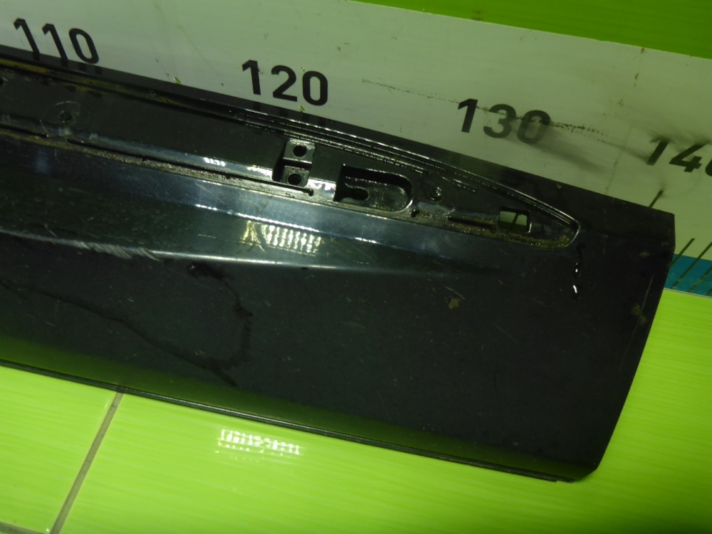 Накладка двери передней правой