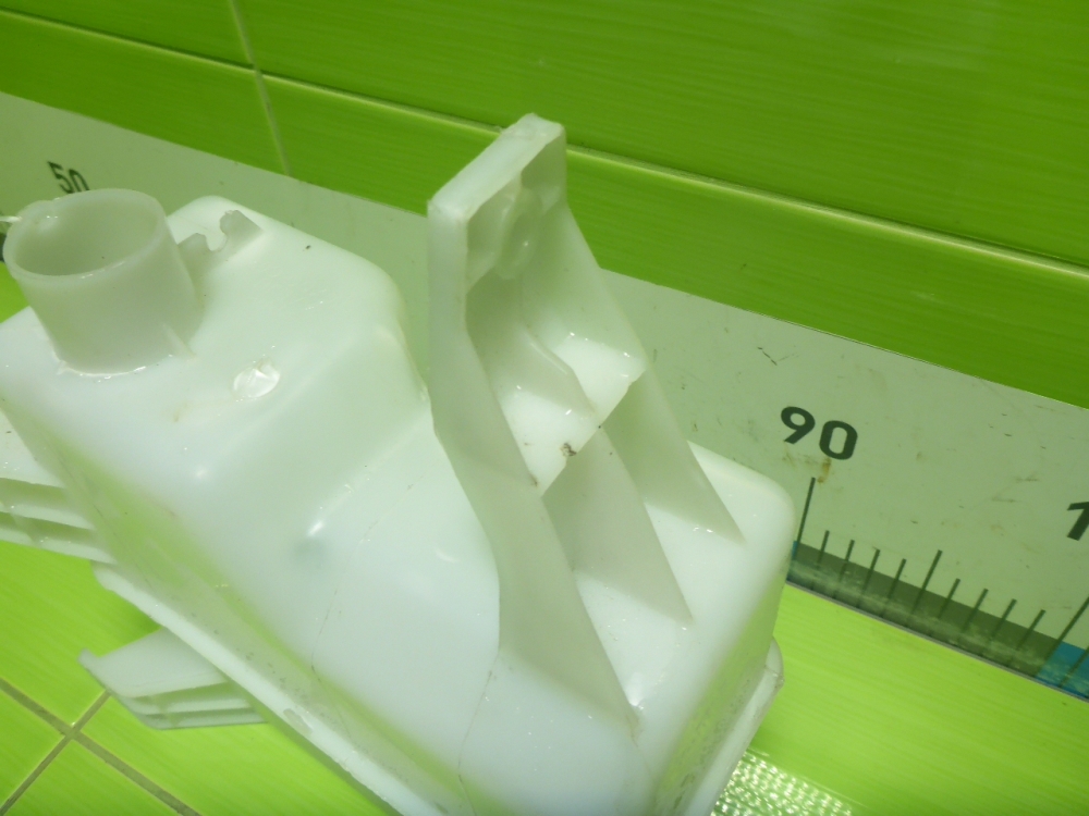 Бачок омывателя лобового стекла