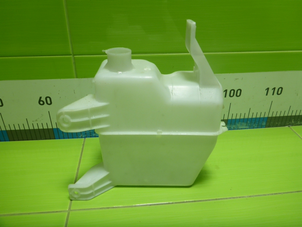 Бачок омывателя лобового стекла