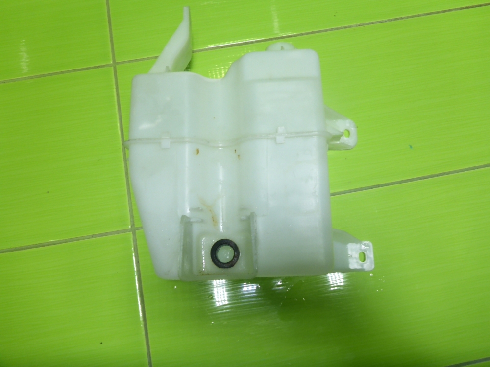 Бачок омывателя лобового стекла