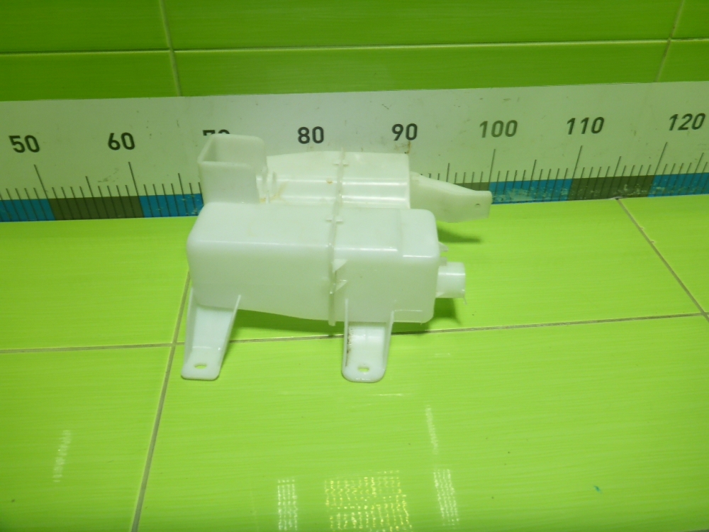 Бачок омывателя лобового стекла