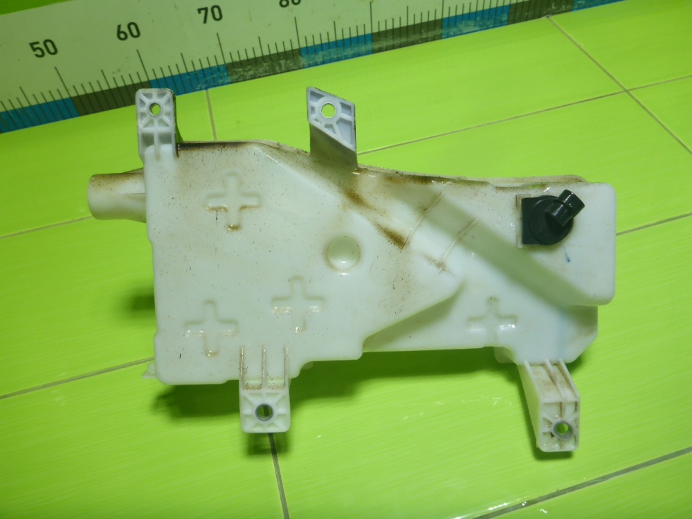 Бачок омывателя лобового стекла