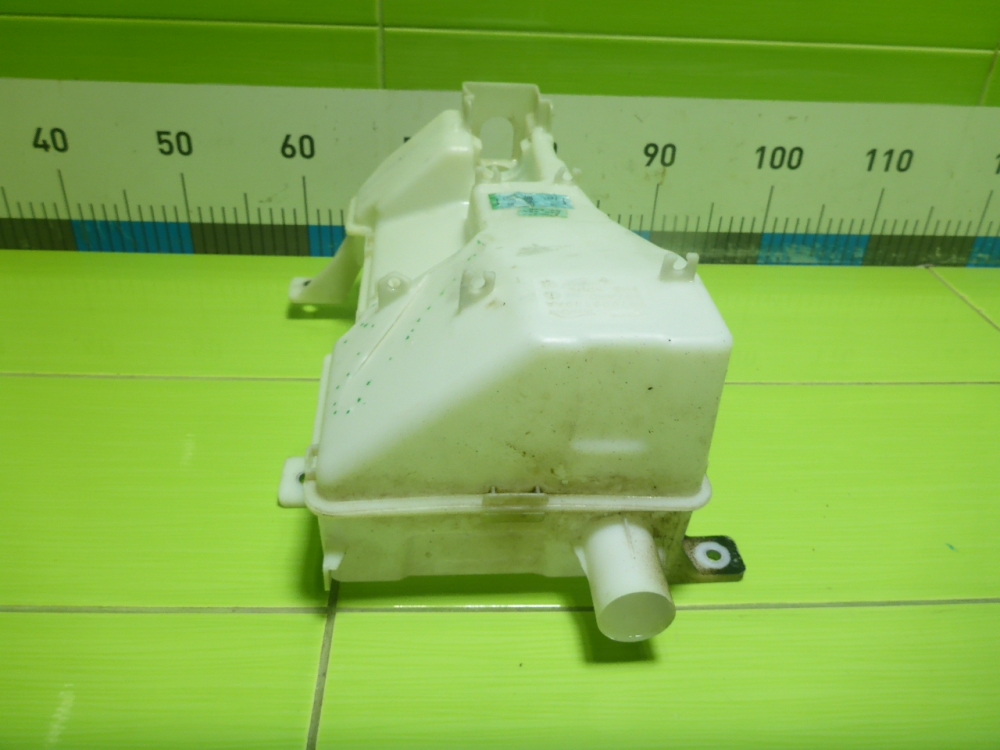 Бачок омывателя лобового стекла