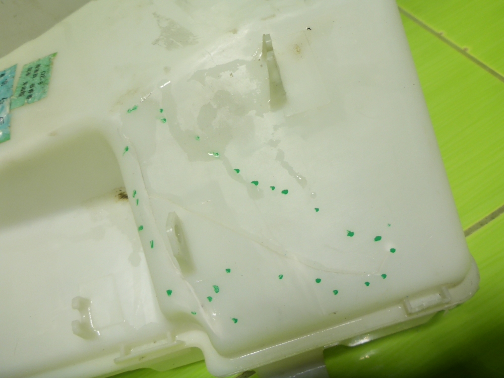 Бачок омывателя лобового стекла