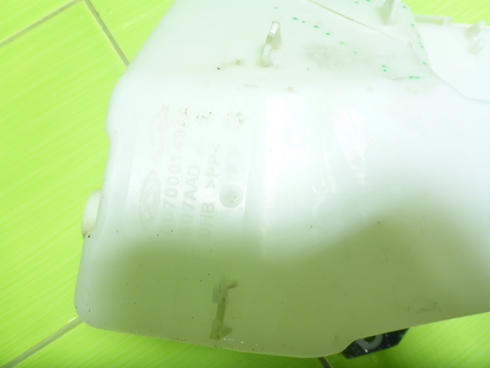 Бачок омывателя лобового стекла