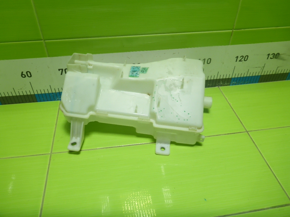 Бачок омывателя лобового стекла