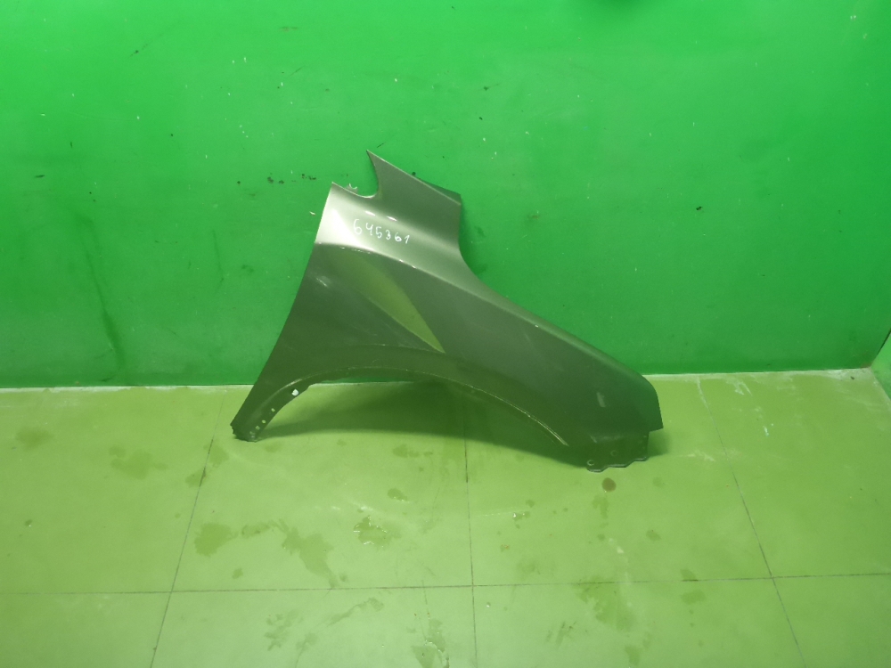 Крыло переднее правое