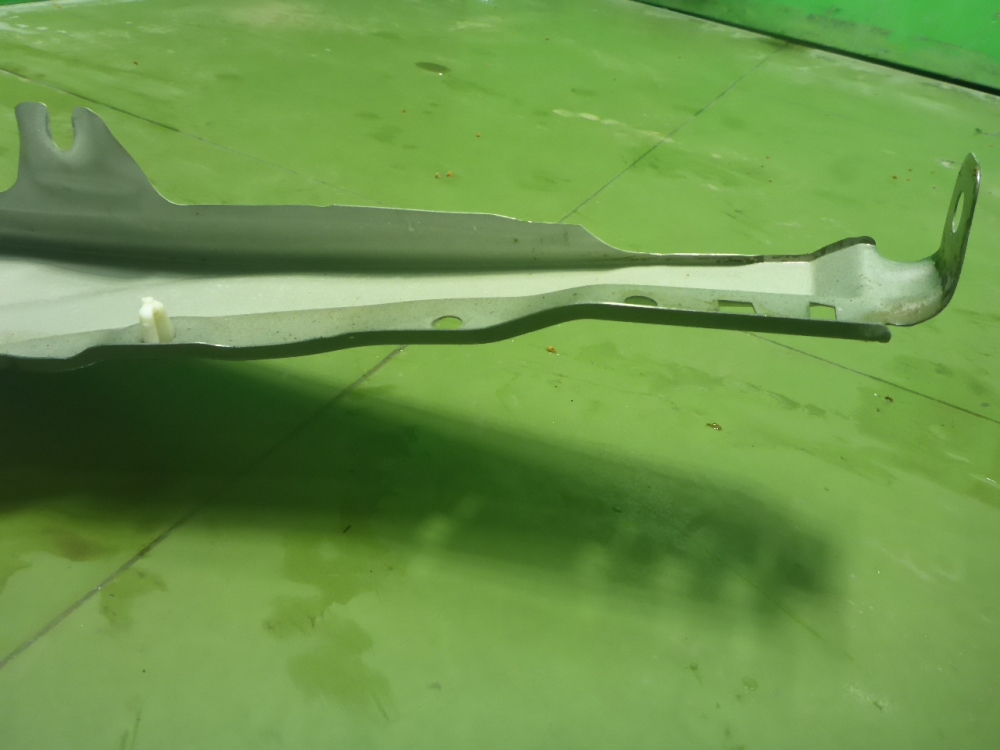 Крыло переднее правое