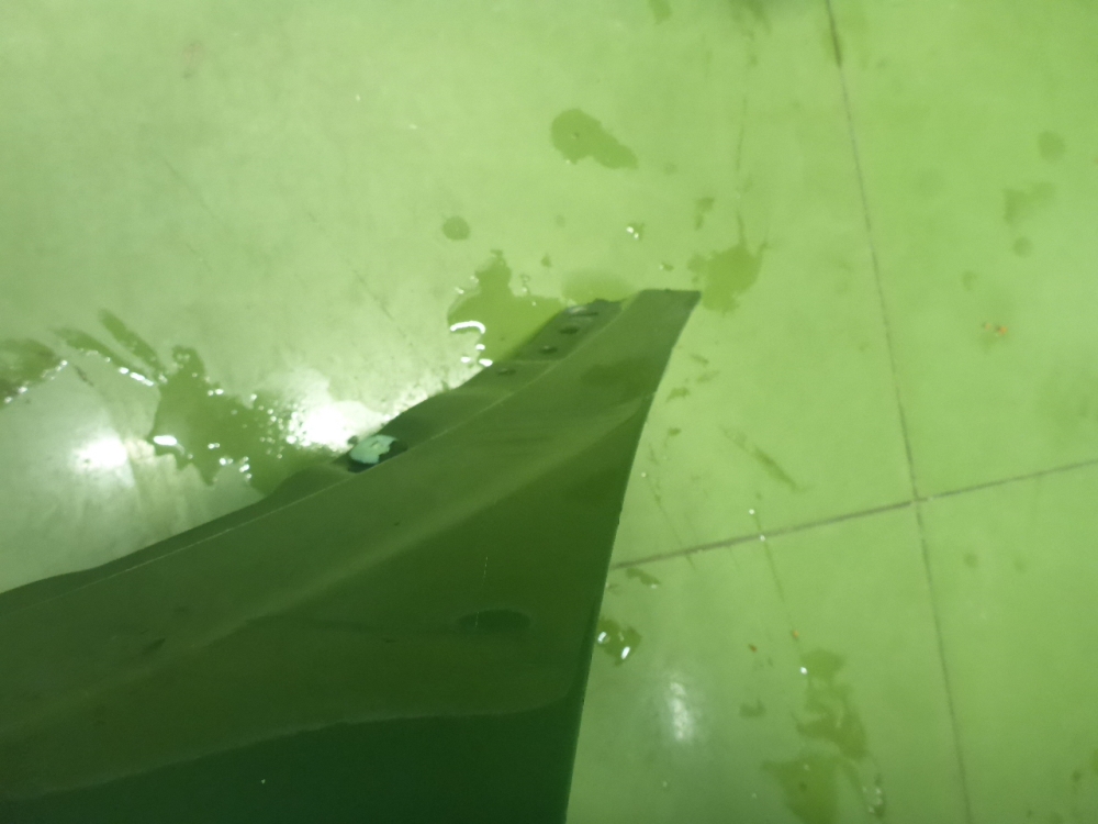 Крыло переднее правое