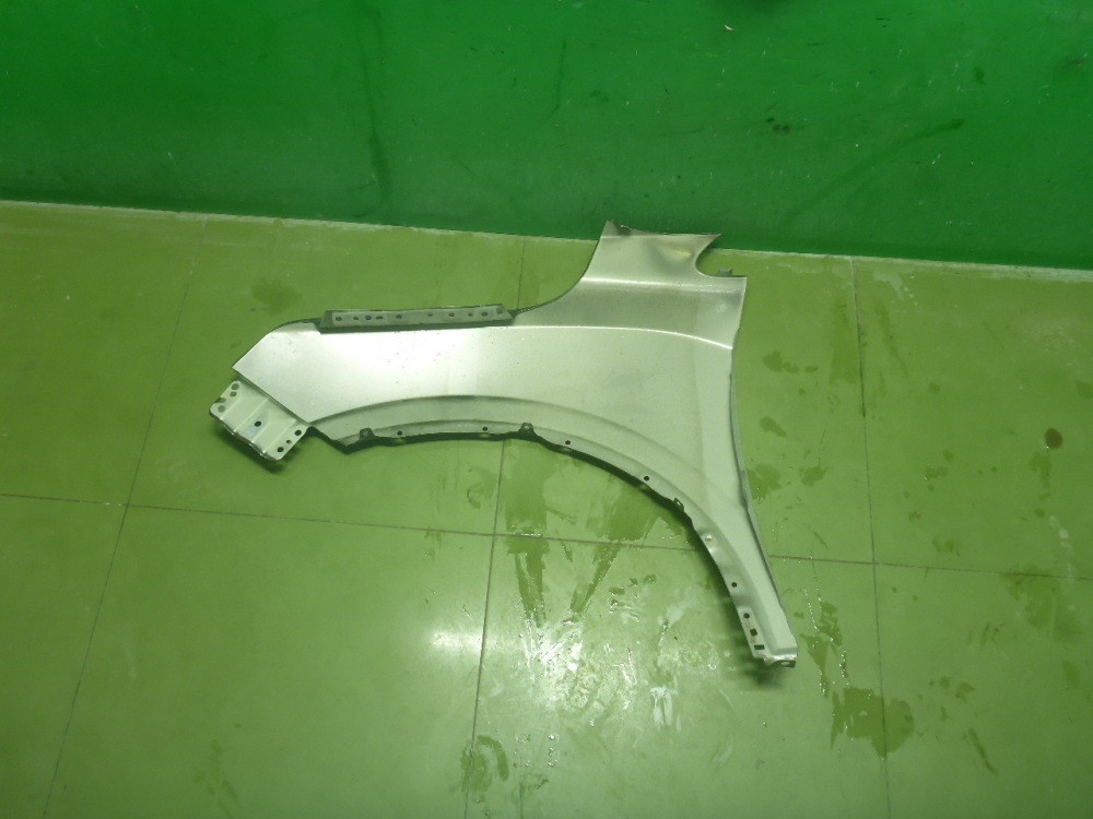 Крыло переднее правое