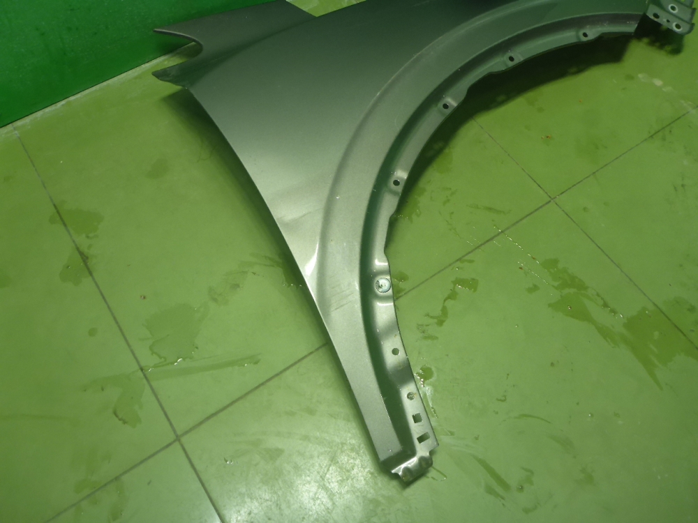 Крыло переднее правое