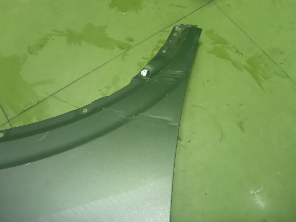 Крыло переднее правое