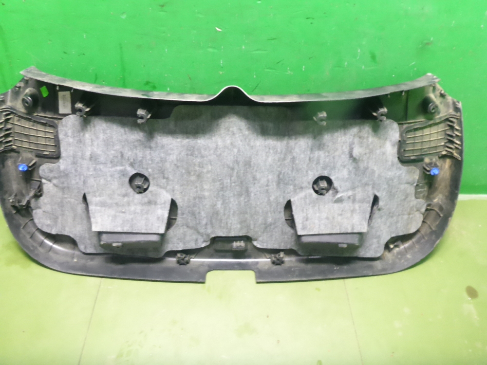 Обшивка двери багажника