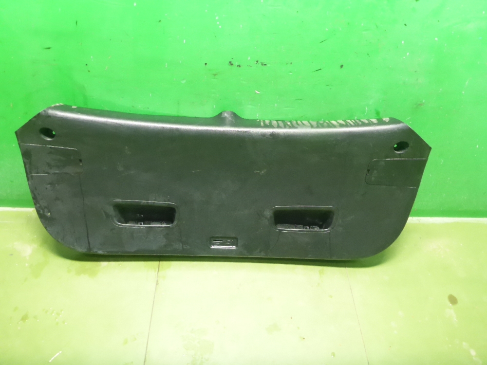 Обшивка двери багажника