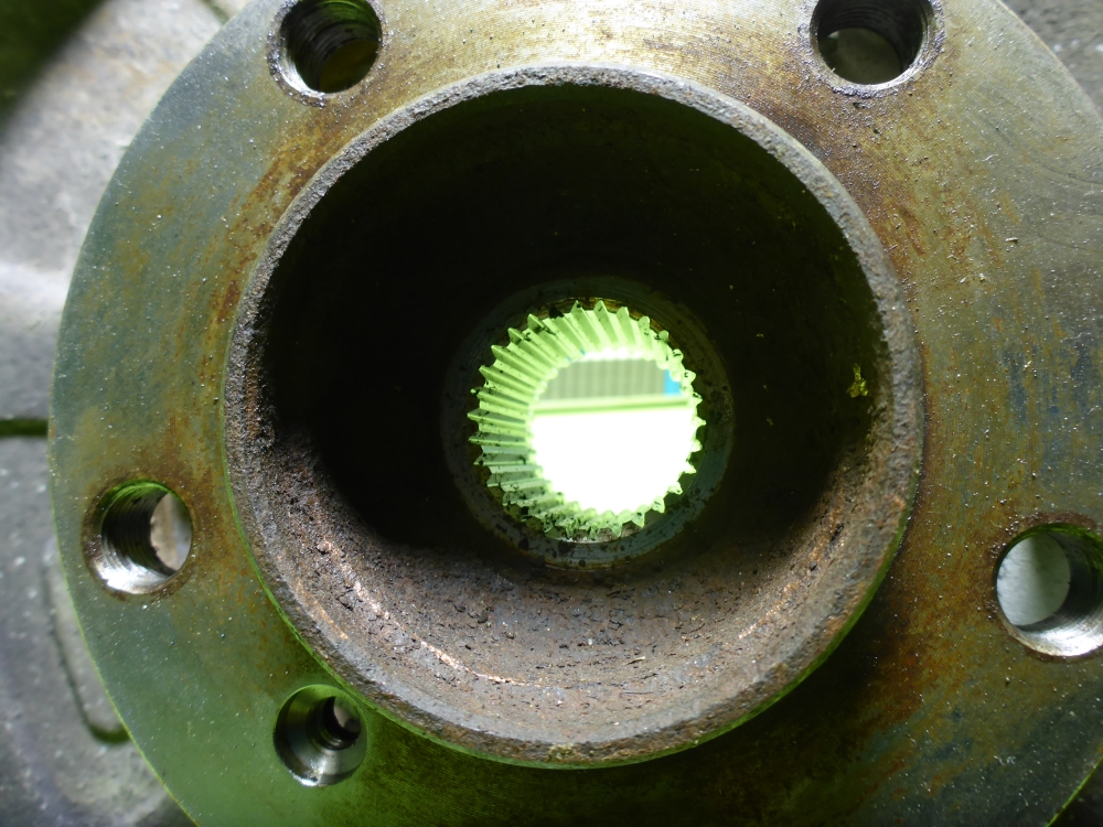 Кулак поворотный задний левый