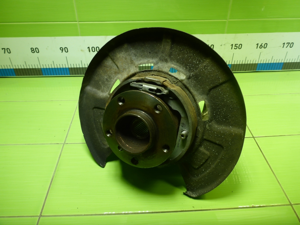 Кулак поворотный задний левый