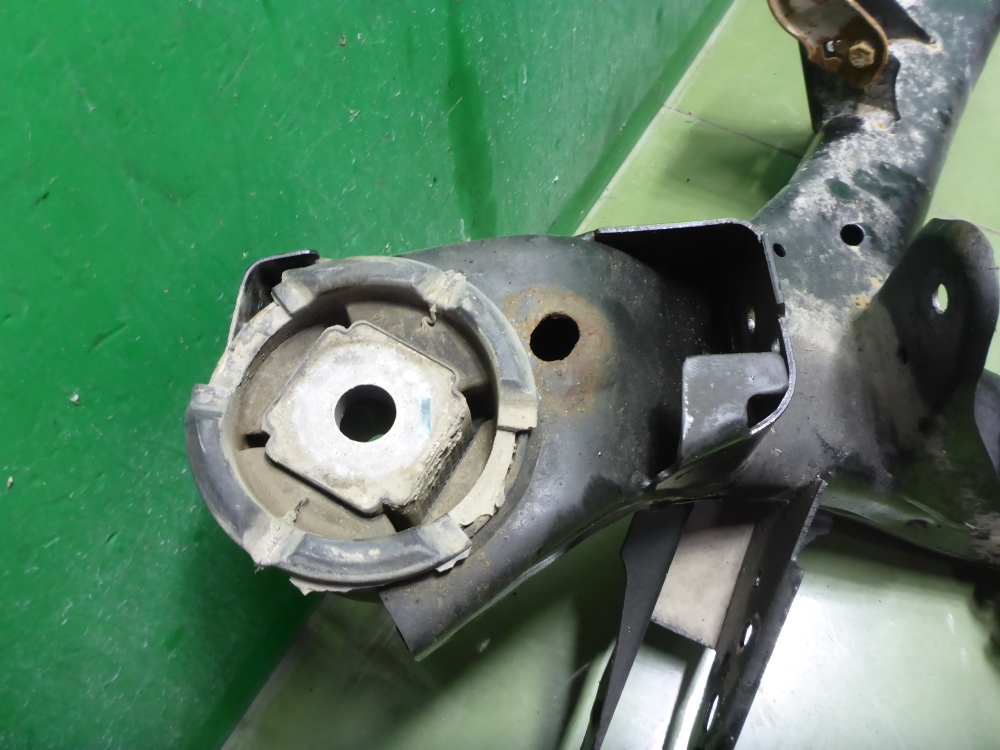 Балка задняя