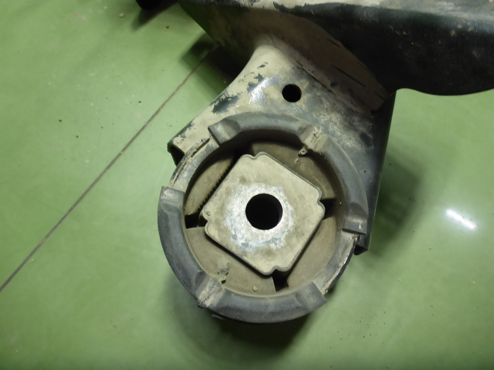 Балка задняя